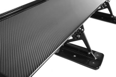The GT Series airfoil is composed of lightweight and durable pre-preg carbon fiber composite materials for superior strength and low weight.